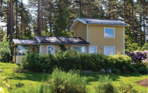 Отель Holiday home Låkenäsvägen Fristad II  Tämta